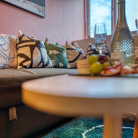 Blue Puffin Stays: Chic City Apartment near Gunwharf Quays & Beach Portsmouth Exterior photo