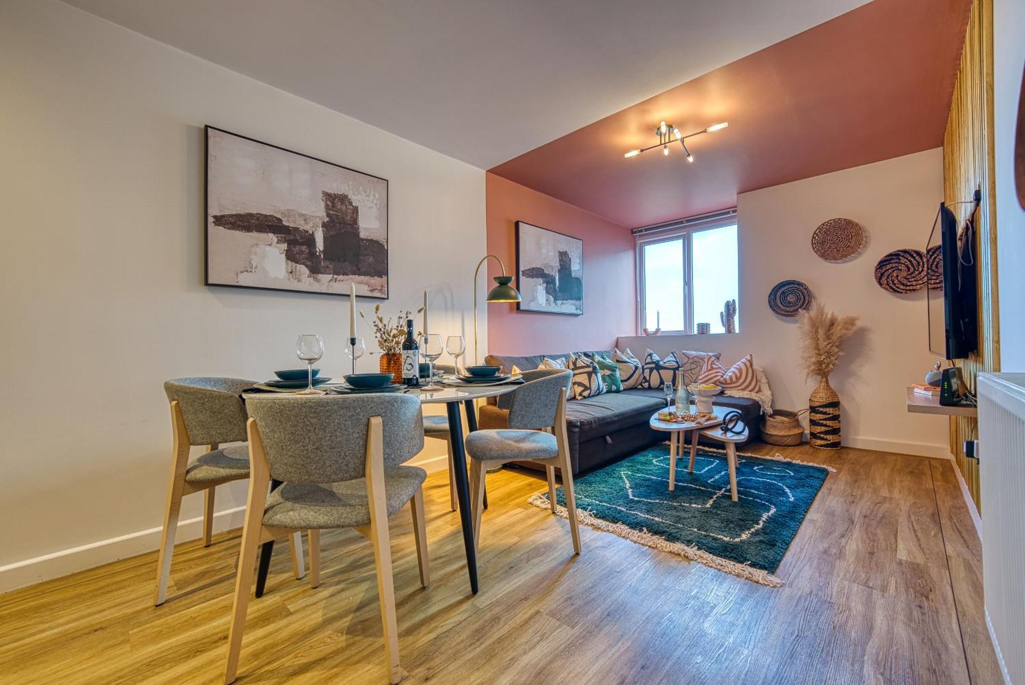Blue Puffin Stays: Chic City Apartment near Gunwharf Quays & Beach Portsmouth Exterior photo