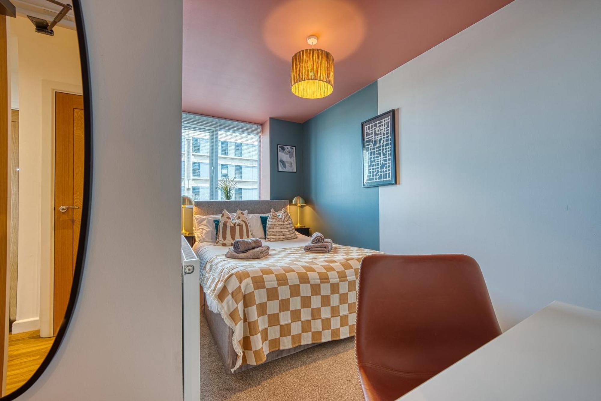 Blue Puffin Stays: Chic City Apartment near Gunwharf Quays & Beach Portsmouth Exterior photo